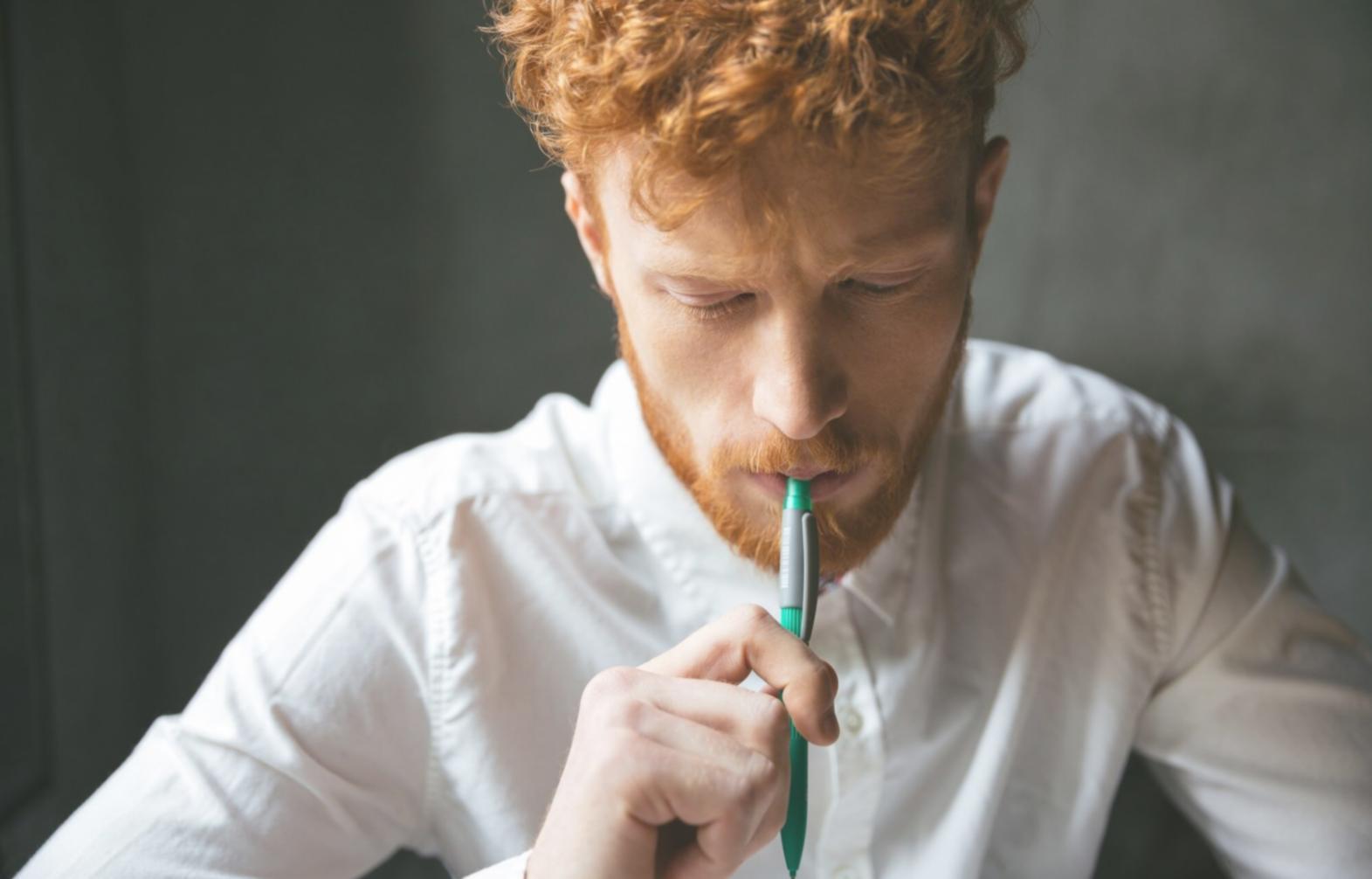 Environnement de travail moderne avec analyses financières